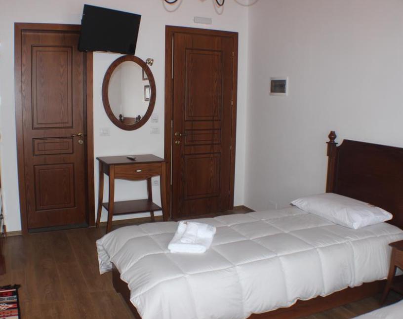 Hotel Bineri Гірокастра Екстер'єр фото